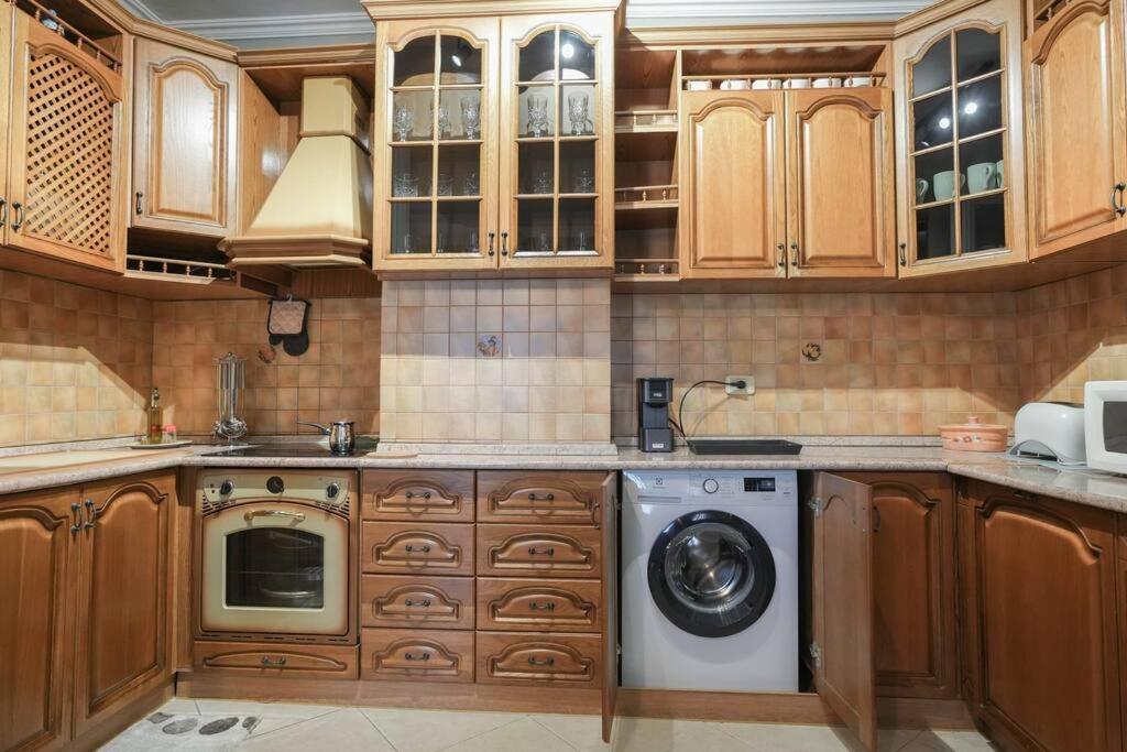 Staycation, City Center Apartment With Balcony Tirana Exterior photo