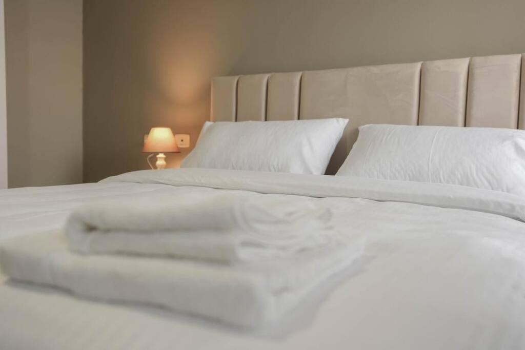 Staycation, City Center Apartment With Balcony Tirana Exterior photo